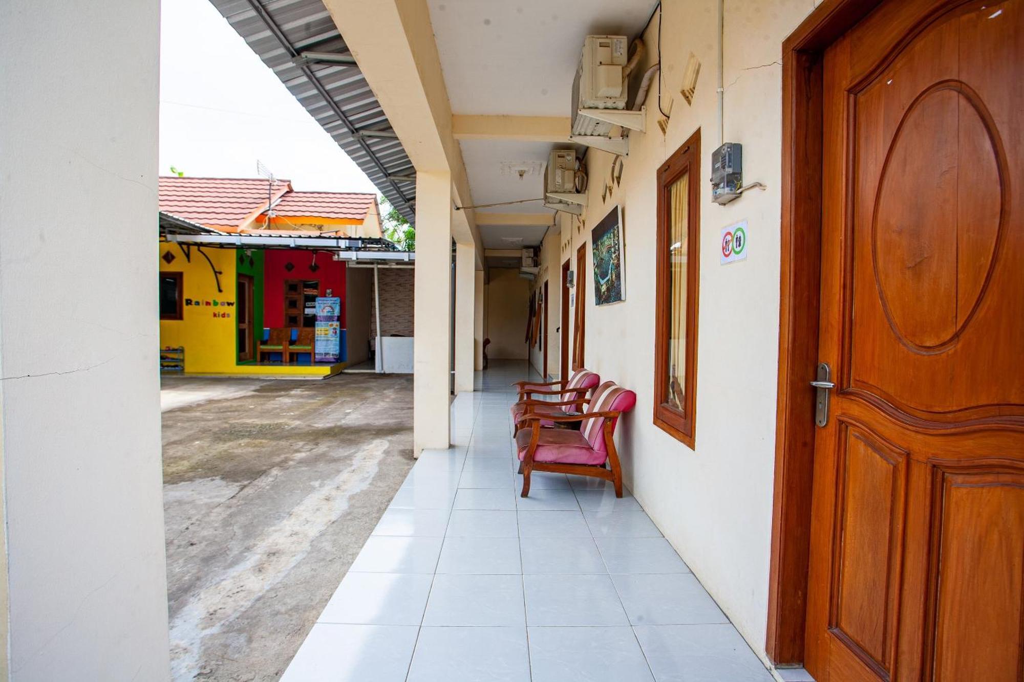 Spot On 2875 Kost Pandawa Syariah 2* Cilacap